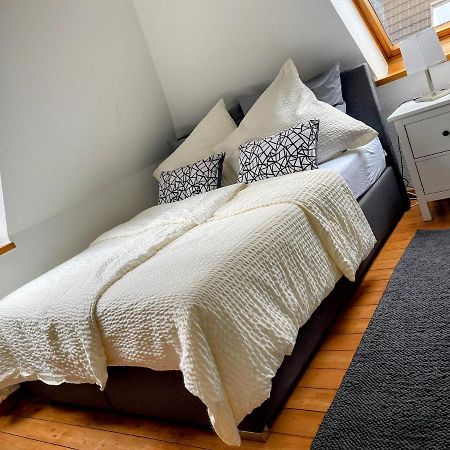*To Hus* Wohnung Am Rande Von Jever Bagian luar foto