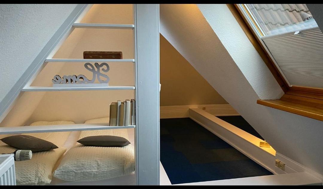 *To Hus* Wohnung Am Rande Von Jever Bagian luar foto