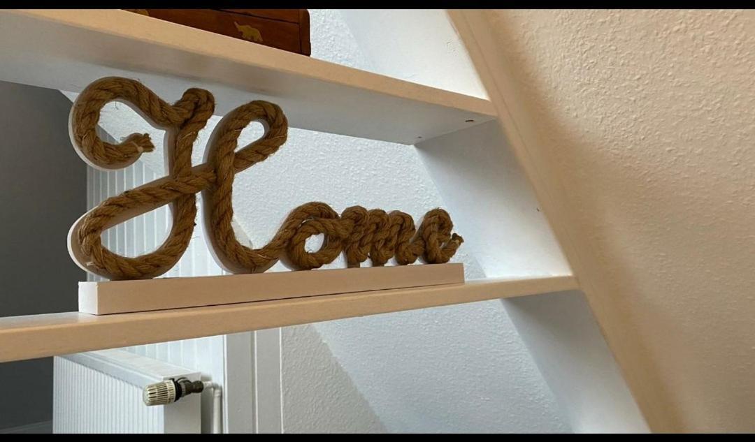 *To Hus* Wohnung Am Rande Von Jever Bagian luar foto