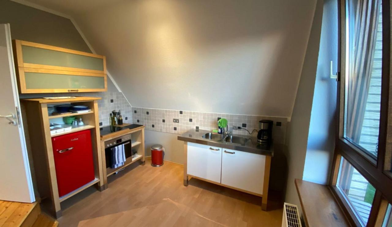 *To Hus* Wohnung Am Rande Von Jever Bagian luar foto