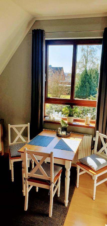 *To Hus* Wohnung Am Rande Von Jever Bagian luar foto
