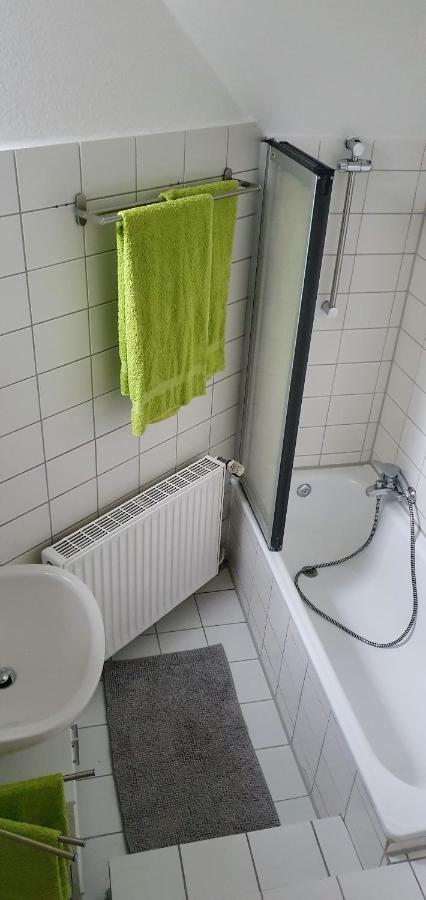 *To Hus* Wohnung Am Rande Von Jever Bagian luar foto