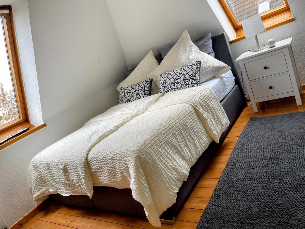 *To Hus* Wohnung Am Rande Von Jever Bagian luar foto